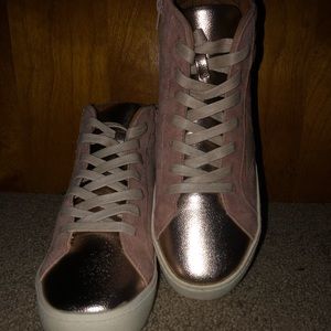 MADDEN GIRL SNEAKERS SIZE 8